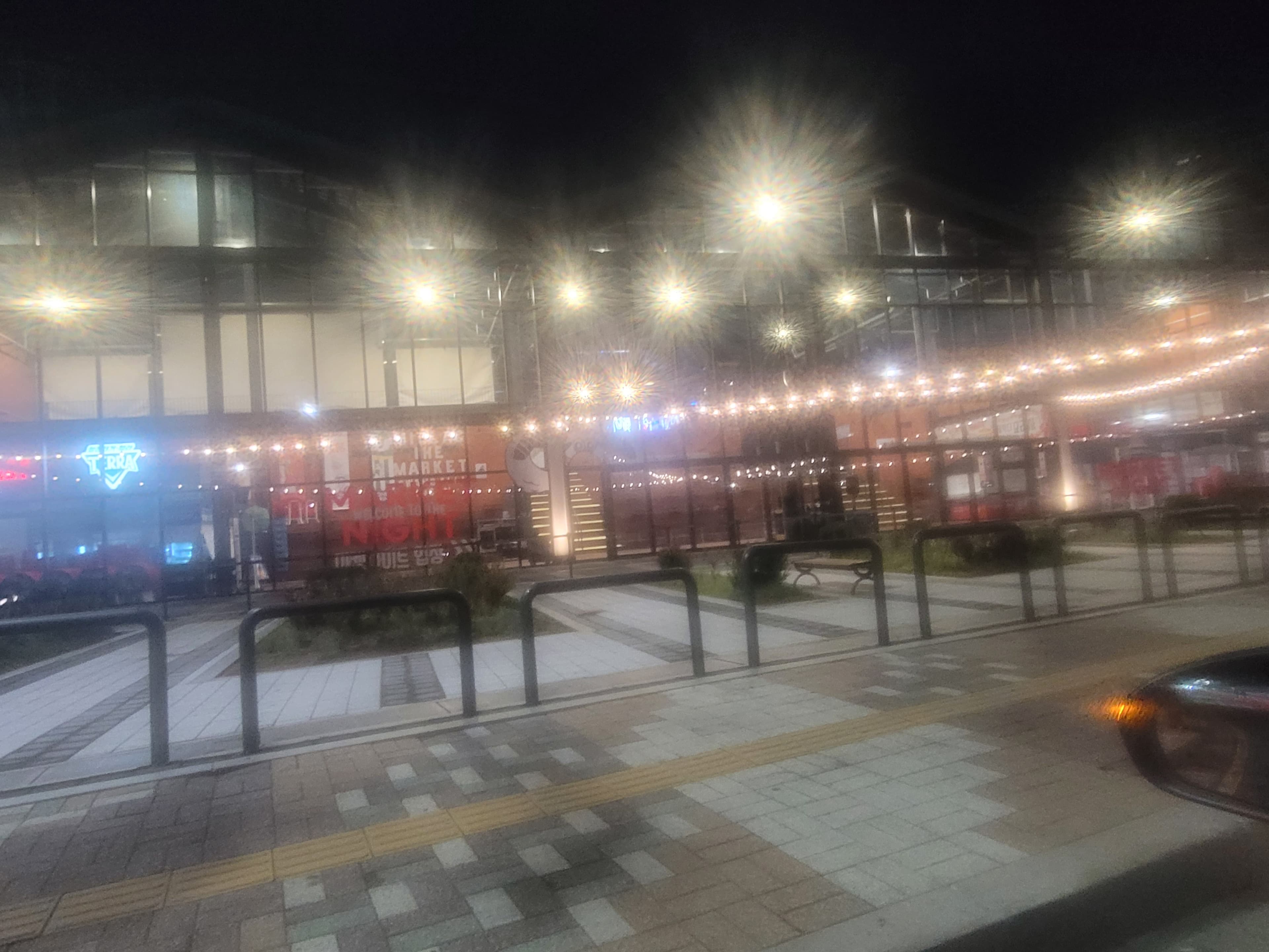 광안리 더마켓 야시장 조명 거리