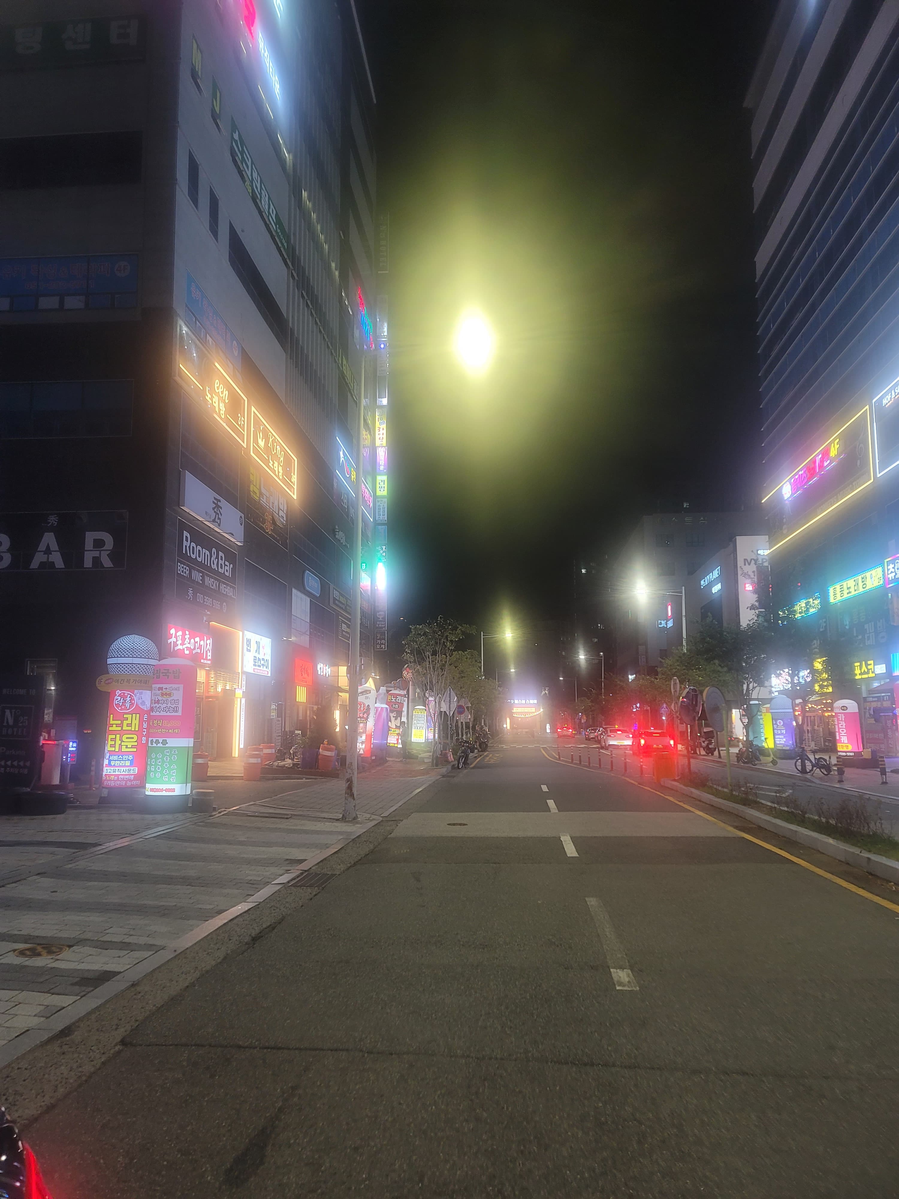 더포인트호텔과 명지 술집 거리